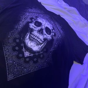 Men’s skull graphic tee